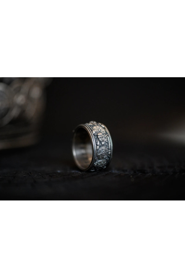 Silver ring with "Viking and runes"