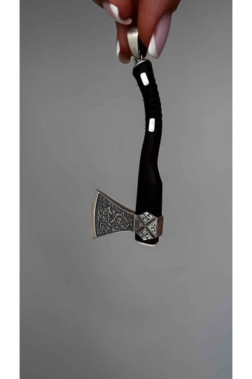 Srebrny naszyjnik-amulet "topór" 2