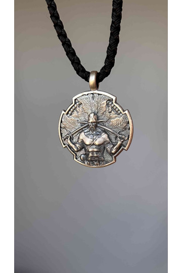 Srebrny naszyjnik-amulet z wizerunkiem kozak