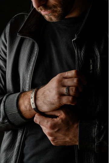 Exclusive silver bracelet