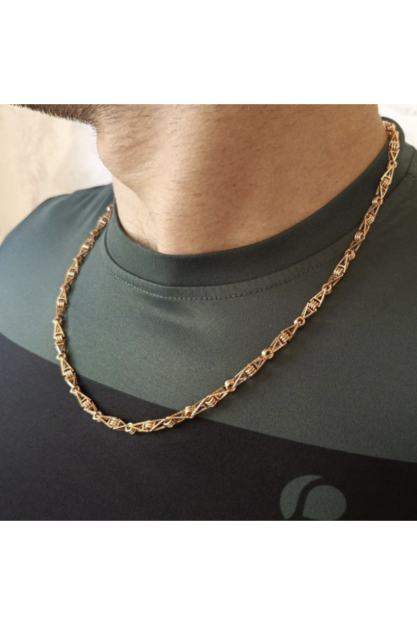 Men's gold chain around the neck, with a unique weave.